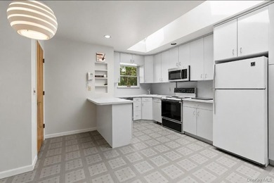 Welcome home to the East End of New Rochelle's highly desirable - photo 7
