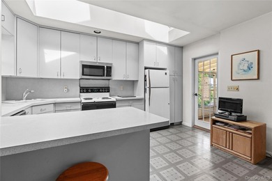 Welcome home to the East End of New Rochelle's highly desirable - photo 10