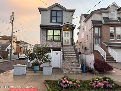 An Single family detached home on Staten Island Good location - photo 1