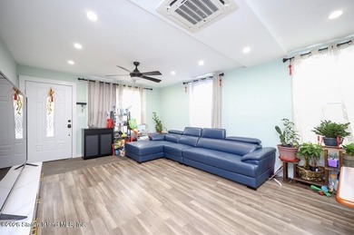 An Single family detached home on Staten Island Good location - photo 2
