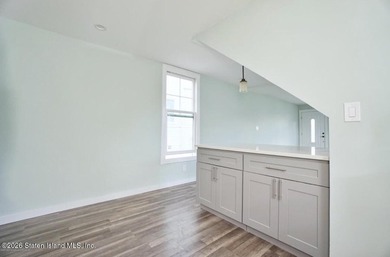 An Single family detached home on Staten Island Good location - photo 8