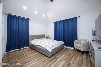 An Single family detached home on Staten Island Good location - photo 9