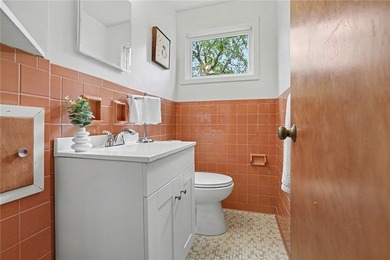 This beautifully maintained 3-bedroom Colonial offers timeless - photo 13