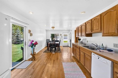 Located just minutes from Lake Michigan public beach, boat - photo 21