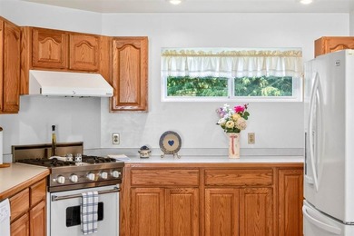 Located just minutes from Lake Michigan public beach, boat - photo 25