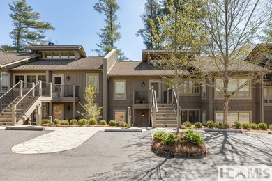 This beautifully updated condominium in Highlands, North - photo 1