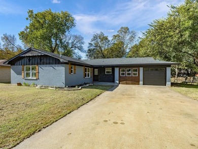 Old Lake Home For Sale in Ennis Texas