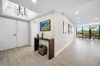 $50,000 PRICE IMPROVEMENT! Stunningly renovated 3 bedroom, 2.5 - photo 3