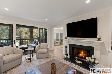This beautifully updated condominium in Highlands, North - photo 9