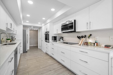 $50,000 PRICE IMPROVEMENT! Stunningly renovated 3 bedroom, 2.5 - photo 10