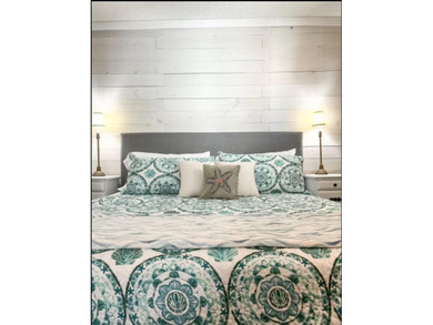 This charming 0ne-bedroom, one-bath condo offers the perfect - photo 1