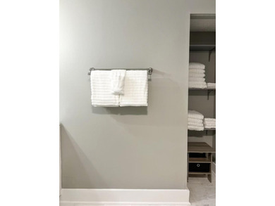 This charming 0ne-bedroom, one-bath condo offers the perfect - photo 5