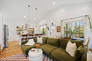 Custom built 3-bedroom Florida cottage with a metal roof, modern - photo 7
