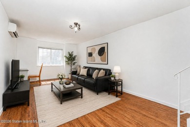 Welcome to this well-maintained single-family semi-attached home - photo 4