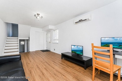 Welcome to this well-maintained single-family semi-attached home - photo 5