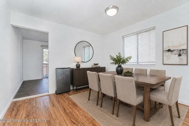 Welcome to this well-maintained single-family semi-attached home - photo 7