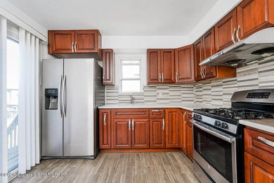 Welcome to this well-maintained single-family semi-attached home - photo 10