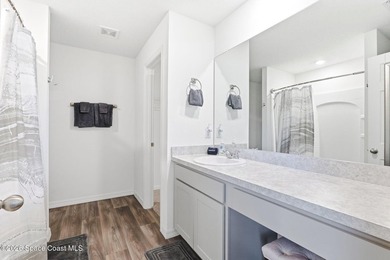 Welcome home to this beautifully designed 4 bedroom, 2 bathroom - photo 18
