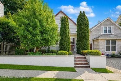 Charming and beautifully updated single-family colonial house - photo 2