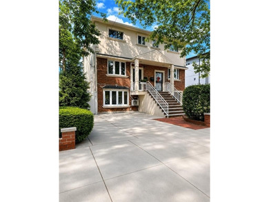 Beautiful and spacious semi-detached single-family home in the - photo 3