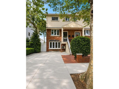 Beautiful and spacious semi-detached single-family home in the - photo 4