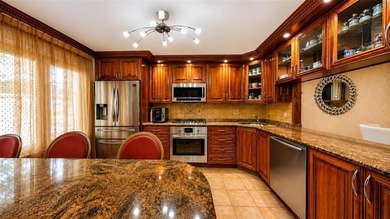Beautiful and spacious semi-detached single-family home in the - photo 5