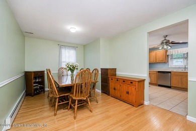 Charming and beautifully updated single-family colonial house - photo 7