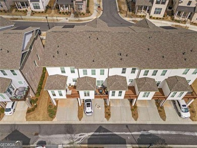 Welcome to this beautifully upgraded three-level townhouse - photo 4