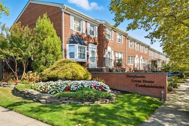 Well maintained three bedroom 1.5 bath triplex home with central - photo 1