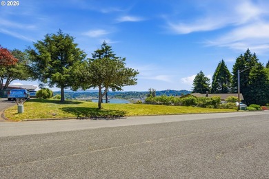 Located on the desirable Telegraph Hill in Coos Bay, this rare - photo 3