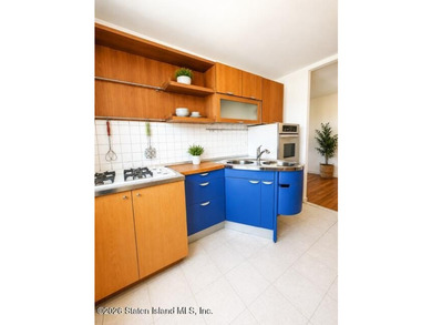 Welcome to this beautiful updated 2-bedroom, 2-bath second-floor - photo 4