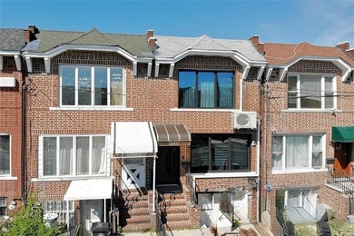 Welcome to this extraordinary solid-brick residence in the heart - photo 3