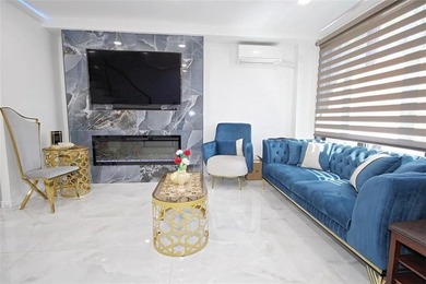 Welcome to this extraordinary solid-brick residence in the heart - photo 4