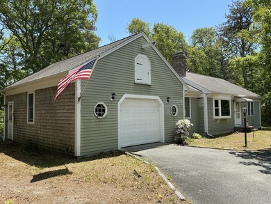 Very spacious 3 bedroom ranch in very convenient location close - photo 2