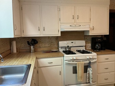 Very spacious 3 bedroom ranch in very convenient location close - photo 9