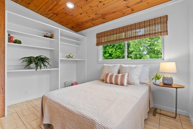 Tropical flexibility meets island charm on this fully fenced - photo 15
