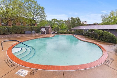 Welcome to easy living in this charming first-level 1-bedroom - photo 16
