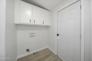 Beautifully remodeled 4 bedroom, 2 bathroom mobile home located - photo 10