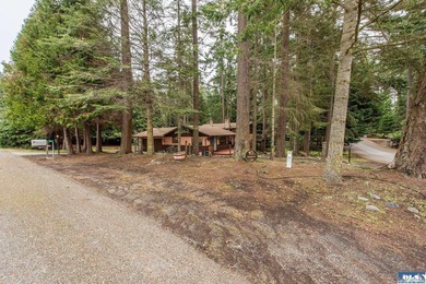 Very nice 2 bedroom, 2.5 bath home on beautifully wooded lot - photo 45