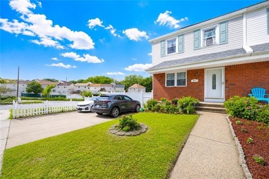 Beautifully maintained semi-detached corner single-family home - photo 3