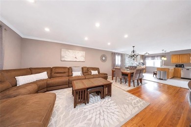 Beautifully maintained semi-detached corner single-family home - photo 9