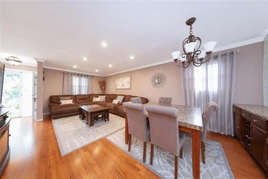Beautifully maintained semi-detached corner single-family home - photo 10