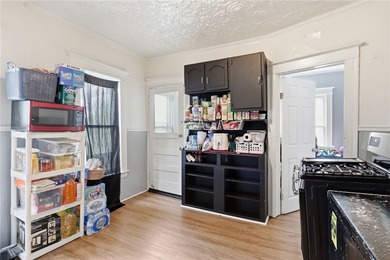 Spacious up-and-down two-family property in a highly accessible - photo 11