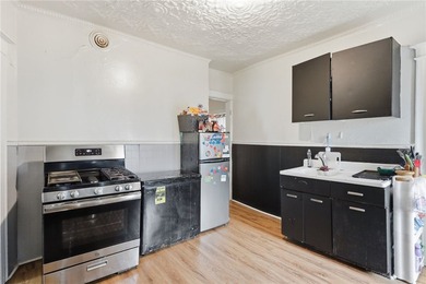 Spacious up-and-down two-family property in a highly accessible - photo 13