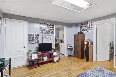 Spacious up-and-down two-family property in a highly accessible - photo 19