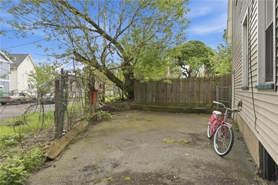Spacious up-and-down two-family property in a highly accessible - photo 26