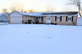 Eagle Lake - Cass County Home For Sale in Edwardsburg Michigan