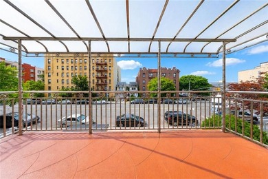 Discover this exceptional Fully Detached, Large single-family - photo 5