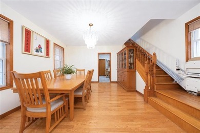 Discover this exceptional Fully Detached, Large single-family - photo 9