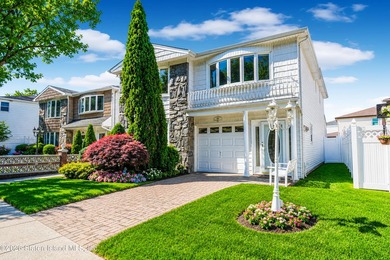 Extra large 2 family high ranch located in the desirable New - photo 2